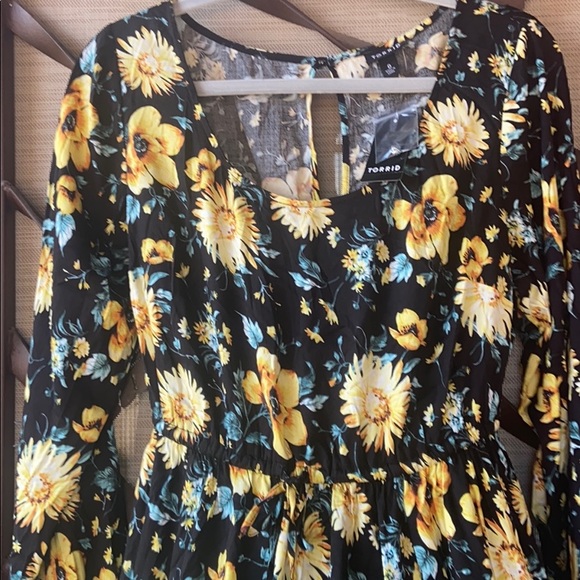 NWT Torrid Black & Yellow 🌺 Floral Dress - Picture 2 of 16